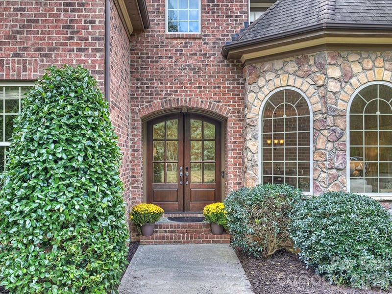 3823 Lakeside Dr, Charlotte, NC 28270