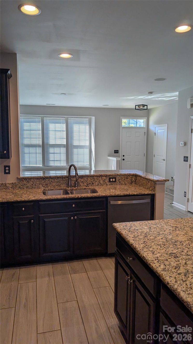 1645 Fleetwood Dr, Charlotte, NC 28208