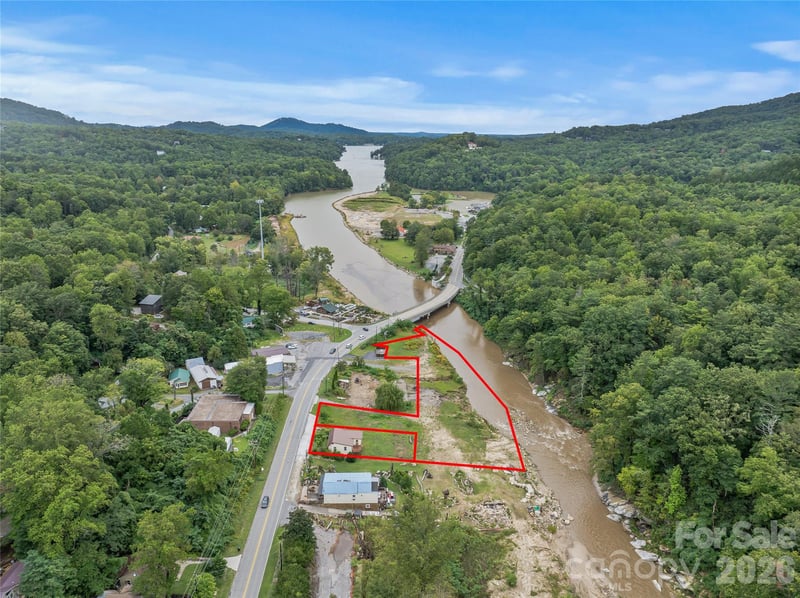 3127 Memorial Hw, Lake Lure, NC 28746