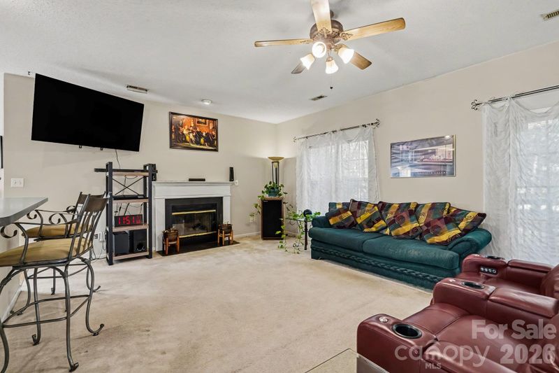 9600 Veronica Dr, Charlotte, NC 28215