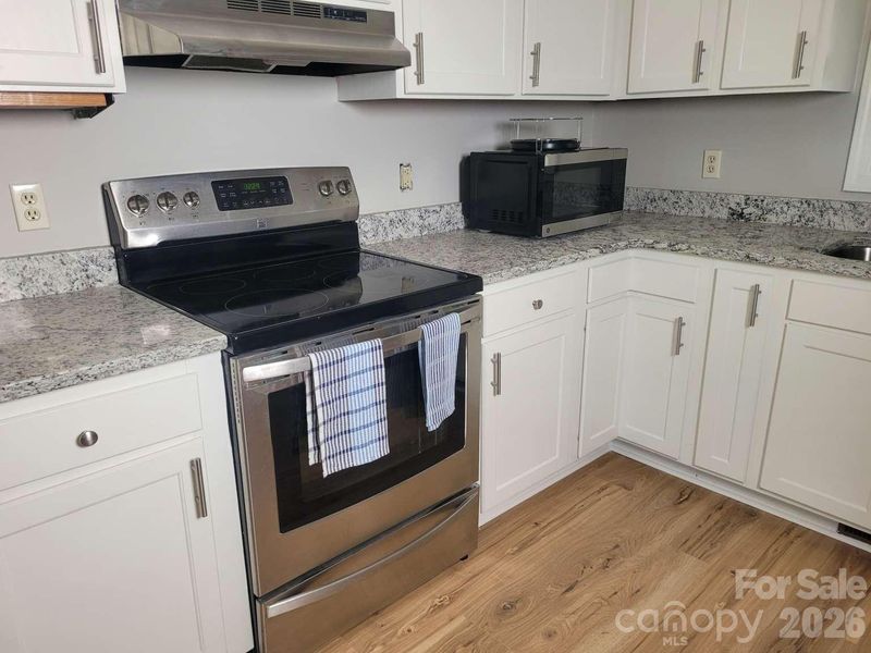 3842 Serenity Dr, Hickory, NC 28602