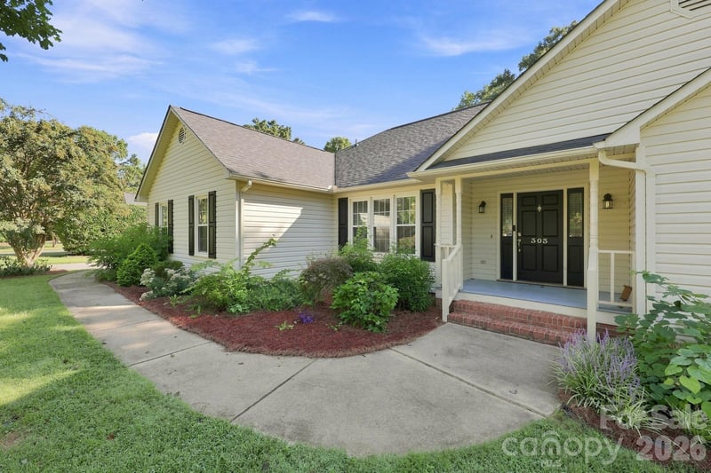 303 N Deerfield Cir, Salisbury, NC 28147