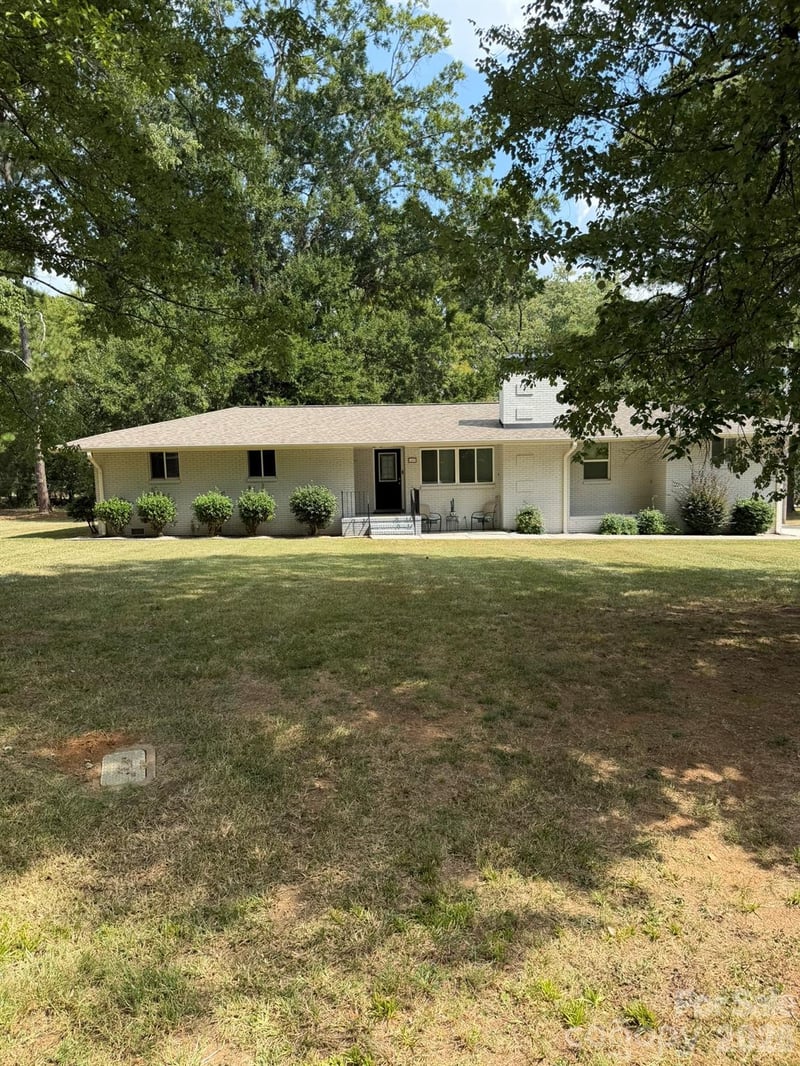 1405 Lakeview Dr, Pineville, NC 28134