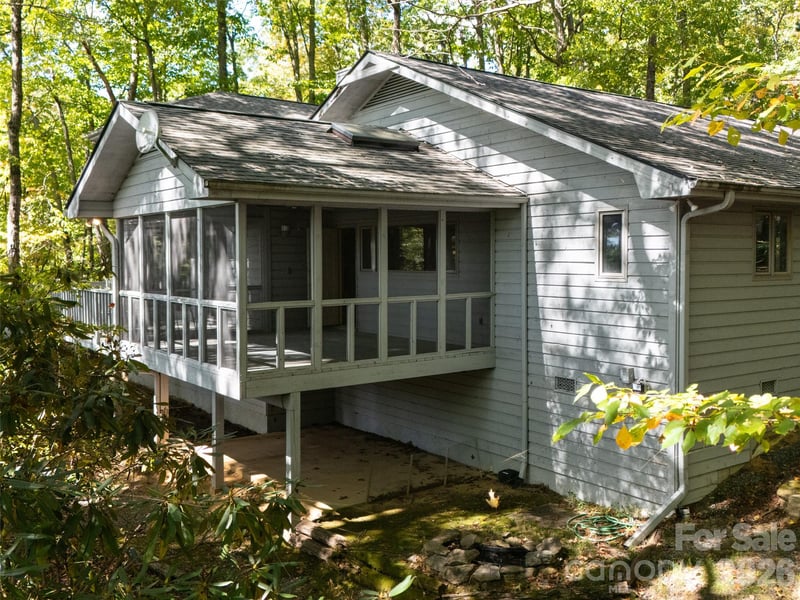 172 Clock Crest Dr, Pisgah Forest, NC 28768