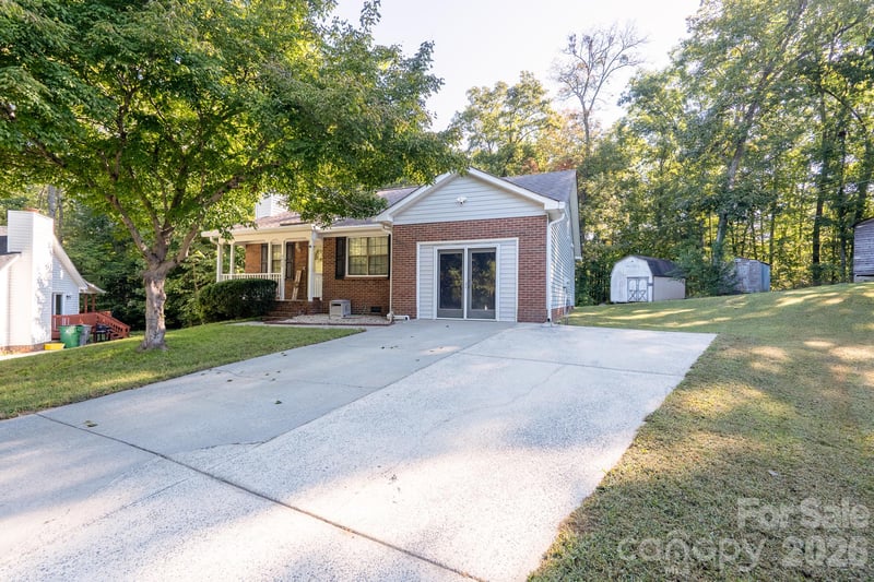 5805 Woodrock Ct, Charlotte, NC 28214