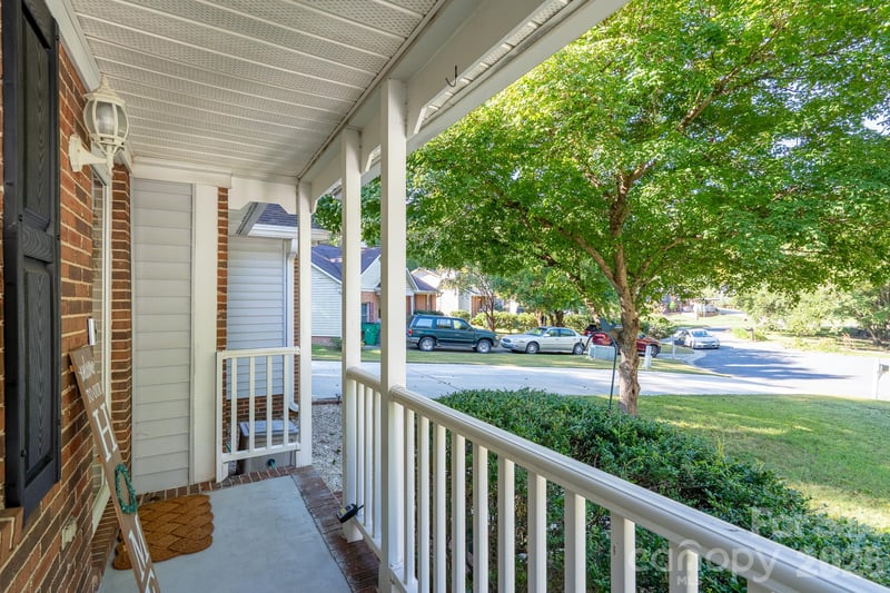 5805 Woodrock Ct, Charlotte, NC 28214