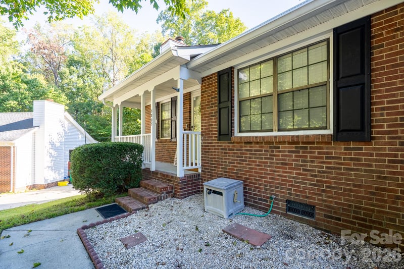 5805 Woodrock Ct, Charlotte, NC 28214
