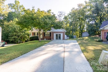 5805 Woodrock Ct, Charlotte, NC 28214