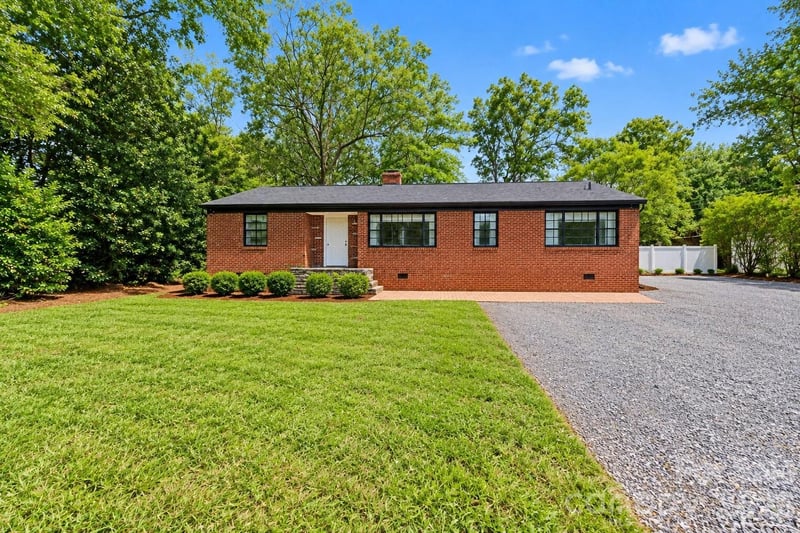 8911 Mt Holly Huntersville Rd, Huntersville, NC 28078