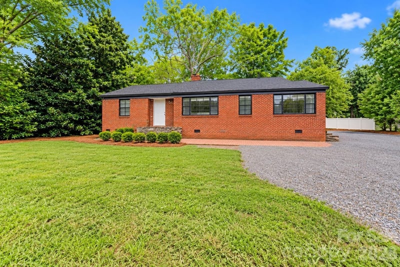 8911 Mt Holly Huntersville Rd, Huntersville, NC 28078