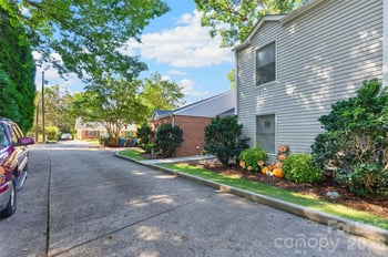 18 8th Ave NW #18, Hickory, NC 28601