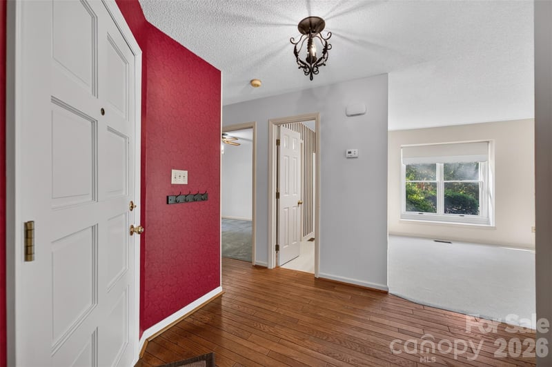 18 8th Ave NW #18, Hickory, NC 28601