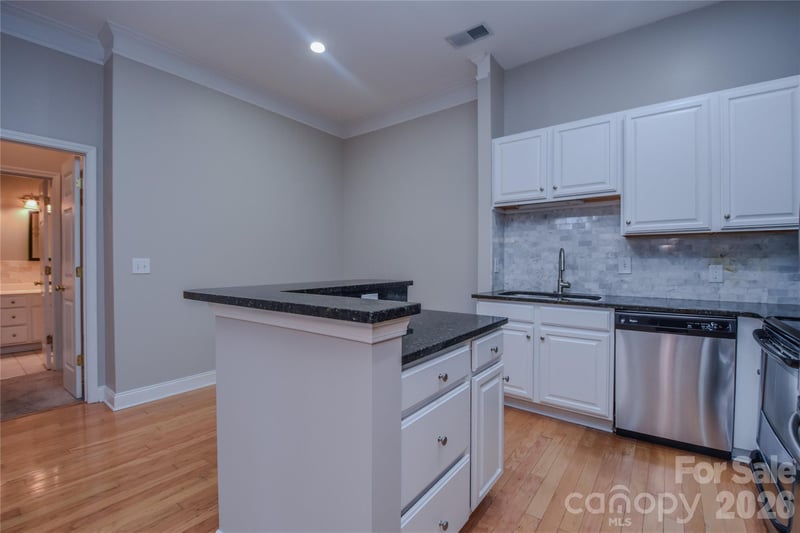 727 Garden District Dr, Charlotte, NC 28202