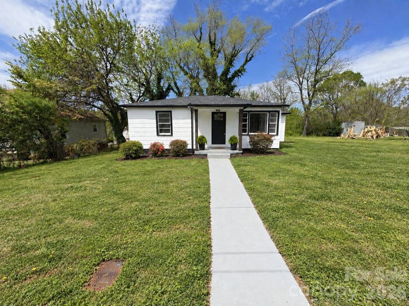 142 S Ervin Ave, Newton, NC 28658