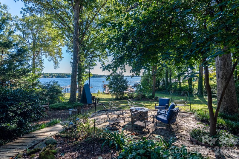 7889 Tradewinds Dr, Sherrills Ford, NC 28673