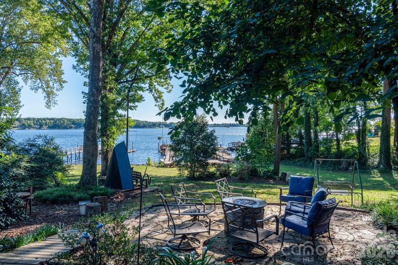 7889 Tradewinds Dr, Sherrills Ford, NC 28673