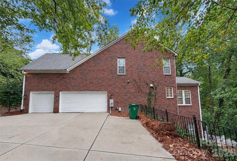 2420 Runnymede Ln, Charlotte, NC 28209