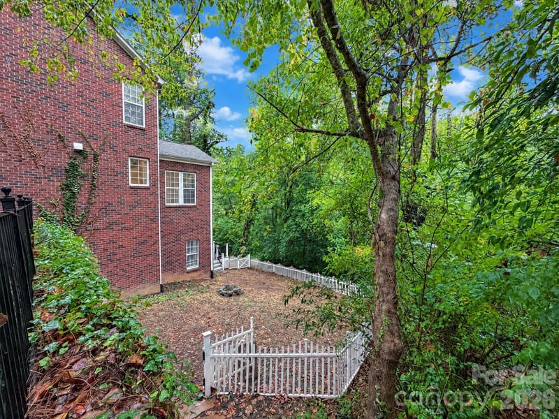2420 Runnymede Ln, Charlotte, NC 28209