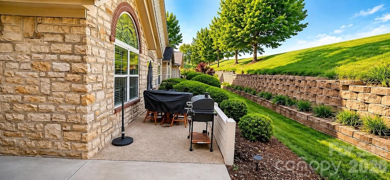 76 Mountain Meadow Cir, Weaverville, NC 28787