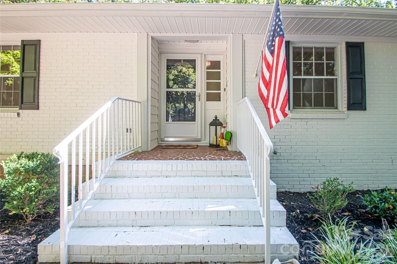 7400 Oakwood Ln, Charlotte, NC 28215