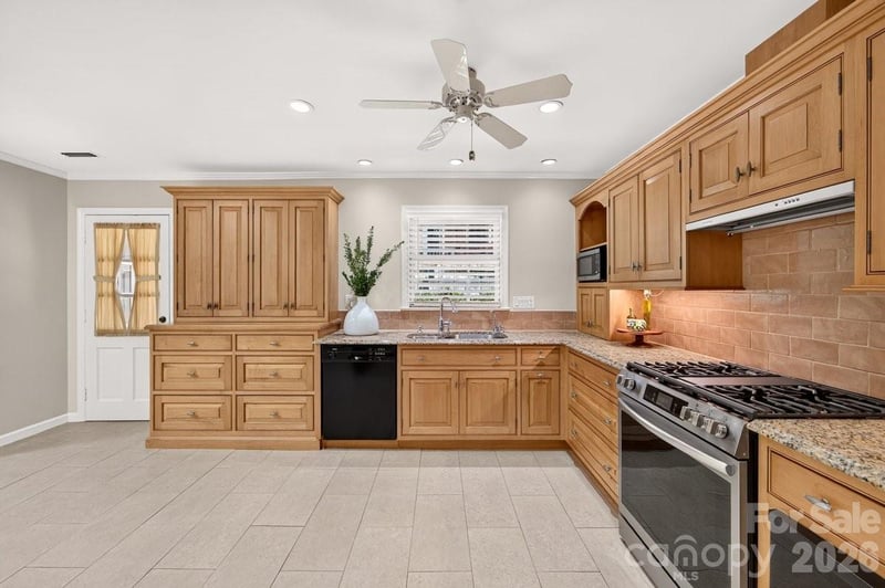 6000 Colchester Pl, Charlotte, NC 28210