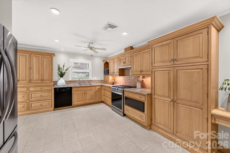 6000 Colchester Pl, Charlotte, NC 28210