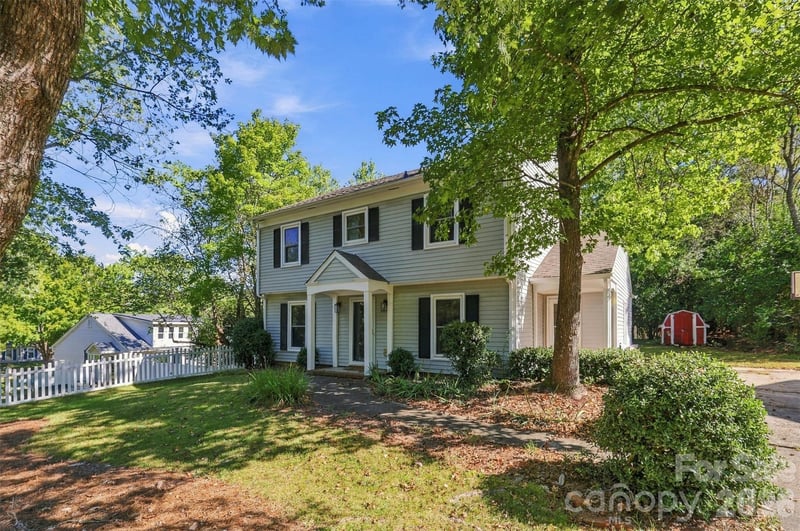 320 Sunnywood Ln, Charlotte, NC 28270