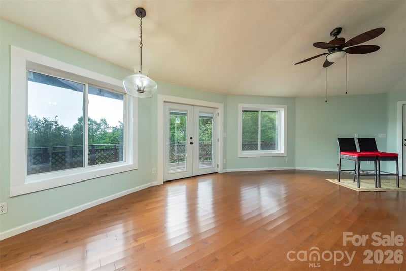 281 Bearwallow Trl, Leicester, NC 28748