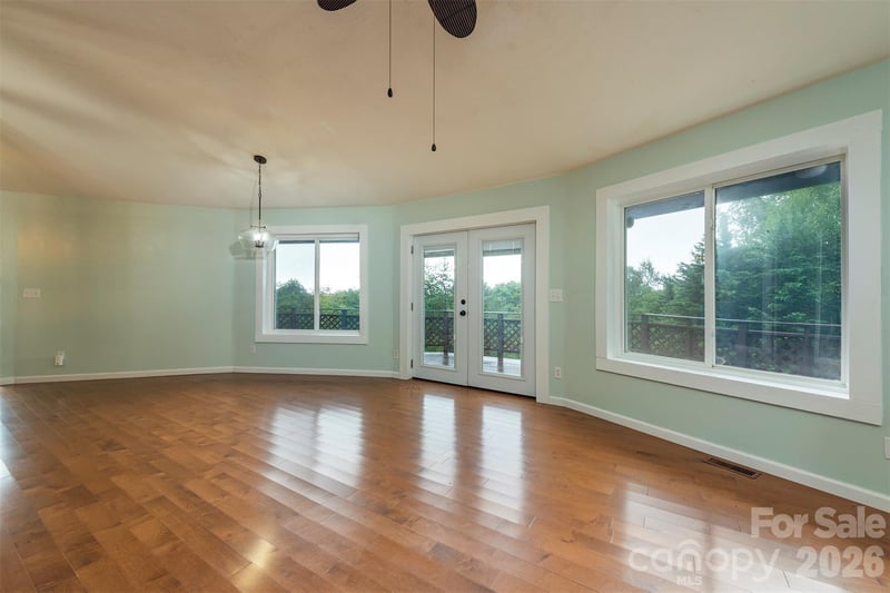 281 Bearwallow Trl, Leicester, NC 28748