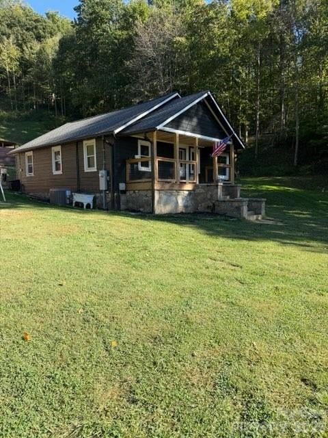 61 Martins Creek Rd, Barnardsville, NC 28709