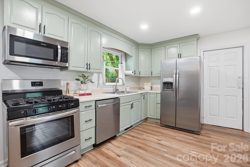 5060 Suwarrow Cir, Tega Cay, SC 29708