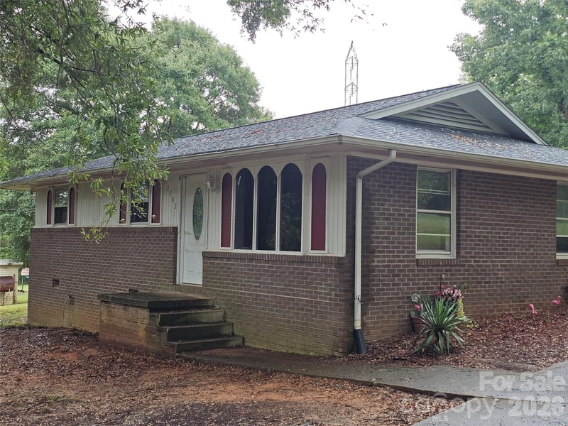 2782 West View St, Hickory, NC 28601