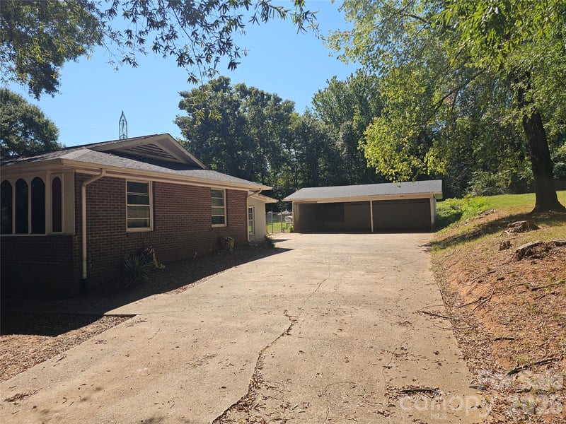 2782 West View St, Hickory, NC 28601