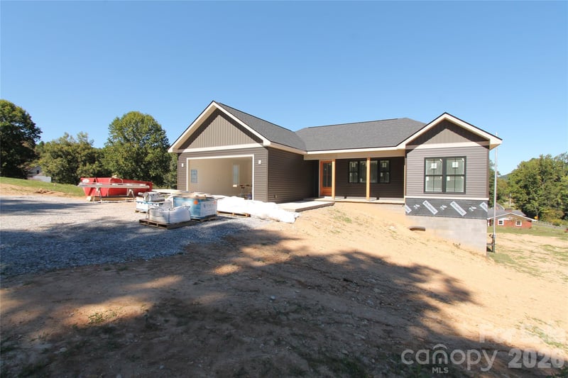 86 Whiskey River Rn, Hendersonville, NC 28792
