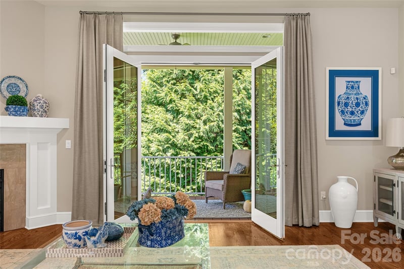 211 Towne Place Dr, Hendersonville, NC 28792