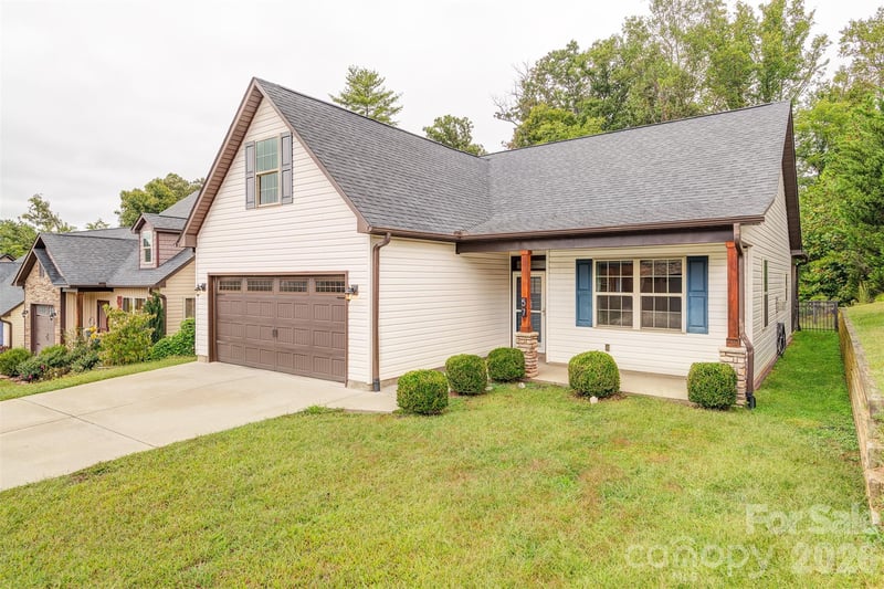 57 Brown St, Weaverville, NC 28787