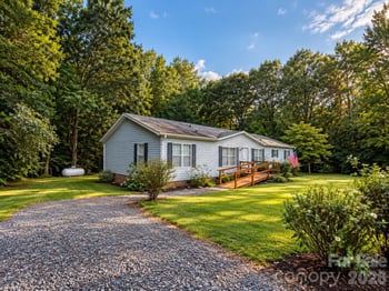 121 Haystack Ln, Olin, NC 28660