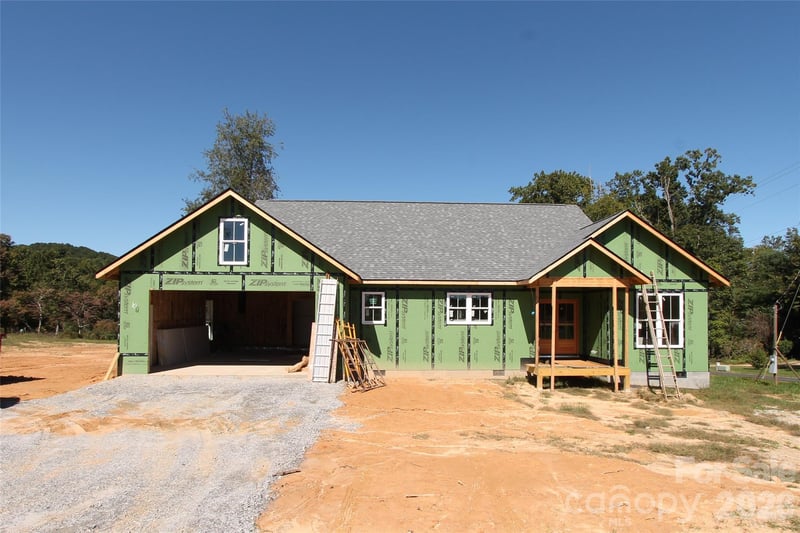 40 Whiskey River Rn, Hendersonville, NC 28792