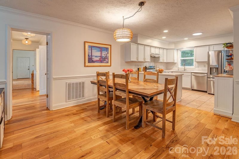 5 Parkway Creek Dr, Asheville, NC 28803