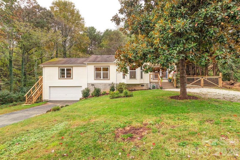 5 Parkway Creek Dr, Asheville, NC 28803
