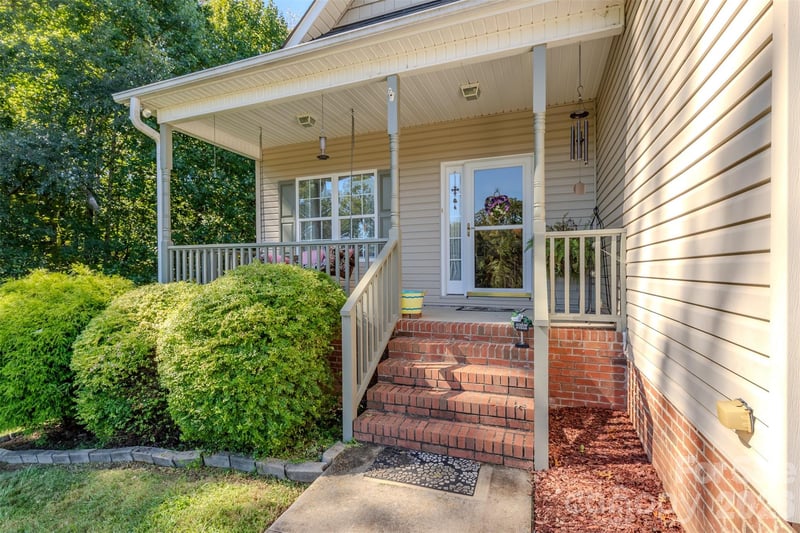 9008 Meredith Leigh Ln, Cherryville, NC 28021
