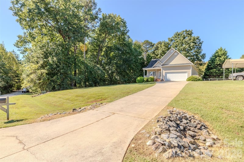 9008 Meredith Leigh Ln, Cherryville, NC 28021