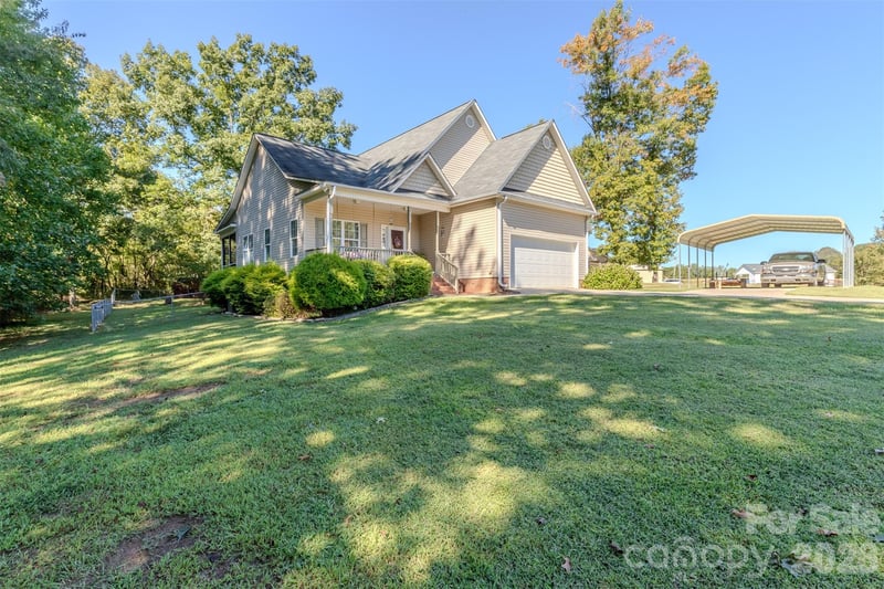 9008 Meredith Leigh Ln, Cherryville, NC 28021