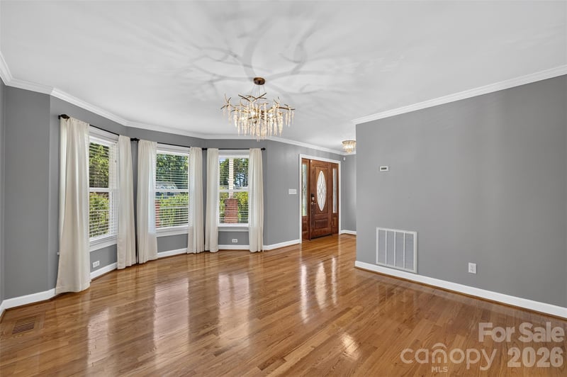 1058 13th Avenue Pl NW, Hickory, NC 28601