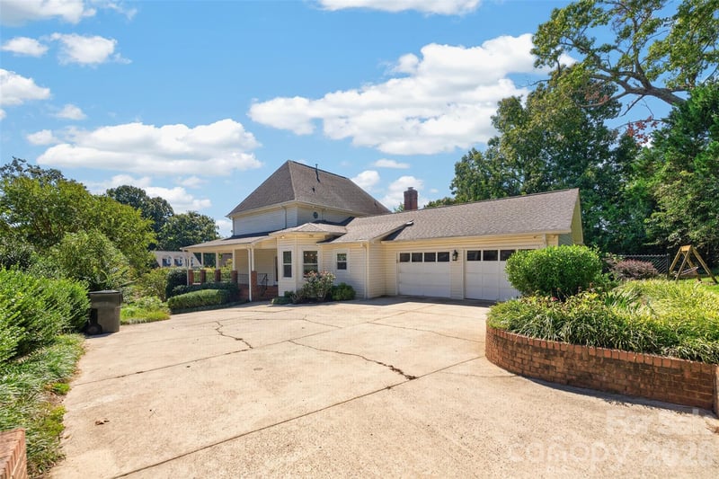 1058 13th Avenue Pl NW, Hickory, NC 28601