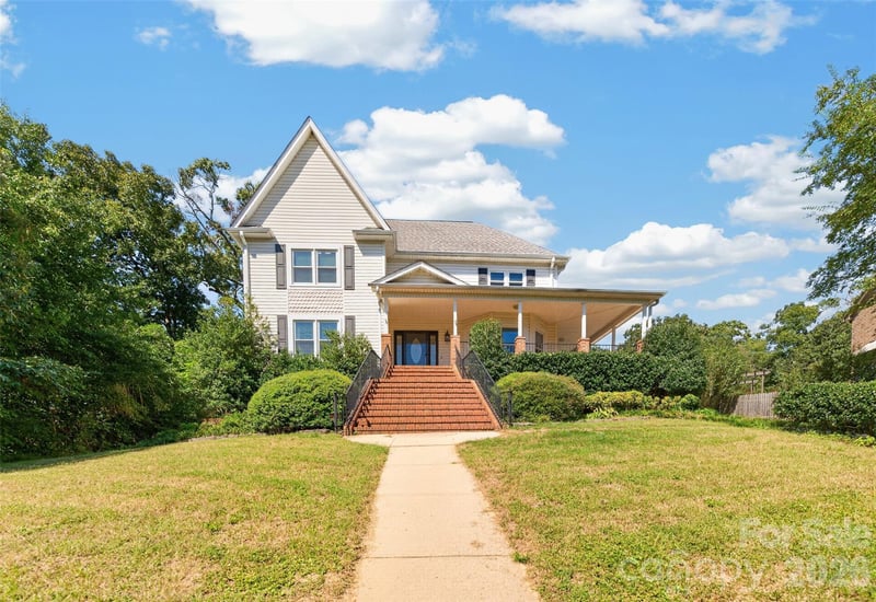1058 13th Avenue Pl NW, Hickory, NC 28601