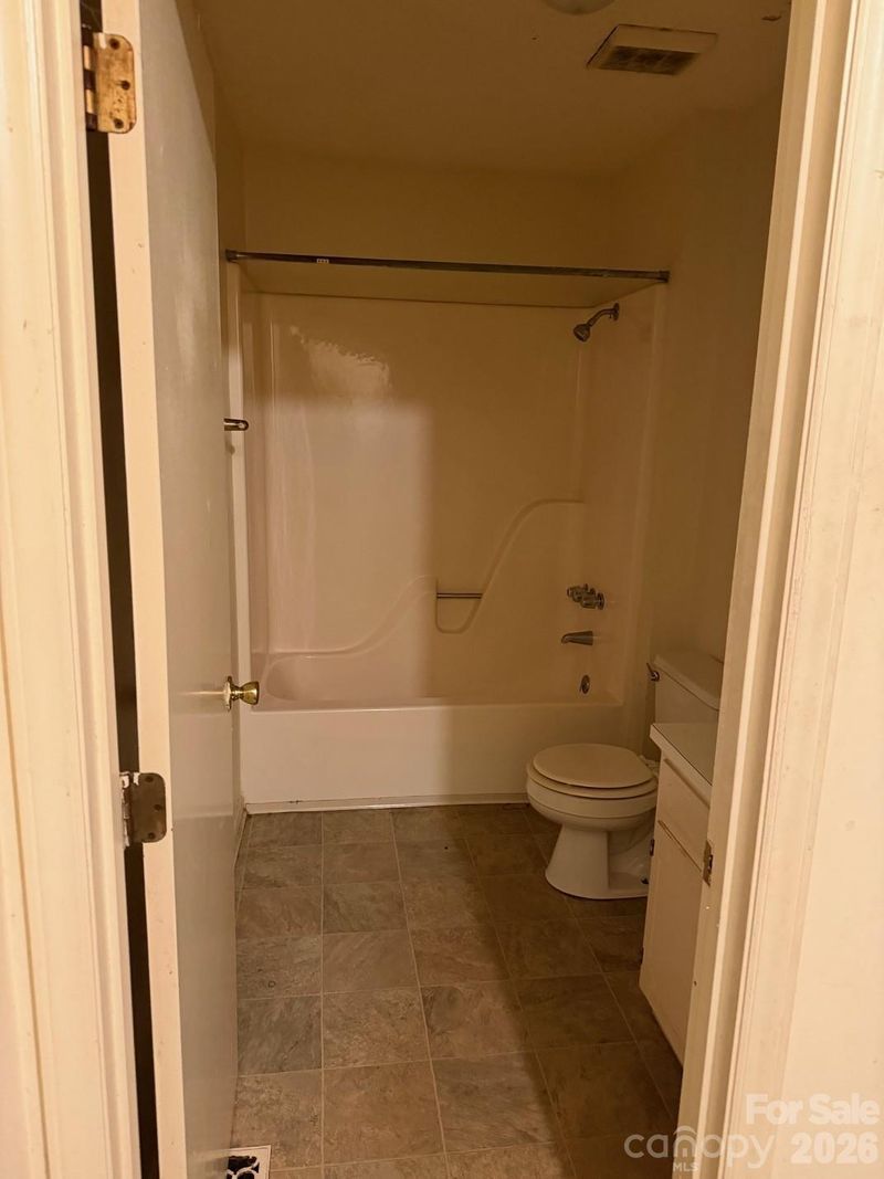 220 14th Ave SE #2-D, Hickory, NC 28602