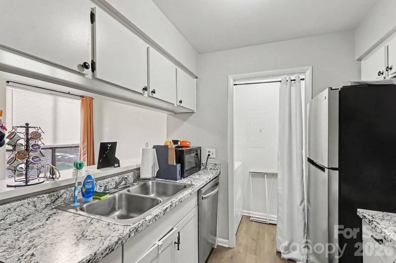 4401 Sharon Chase Dr #H, Charlotte, NC 28215
