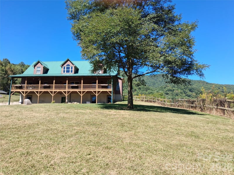 101 Trinity Dr, Clyde, NC 28721
