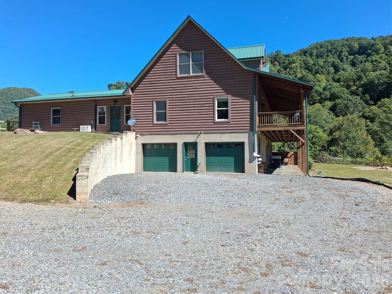 101 Trinity Dr, Clyde, NC 28721